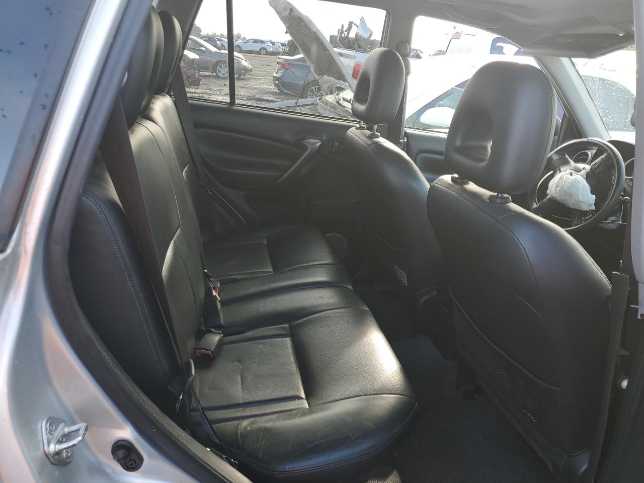 2004 Toyota RAV 4 - Image 10