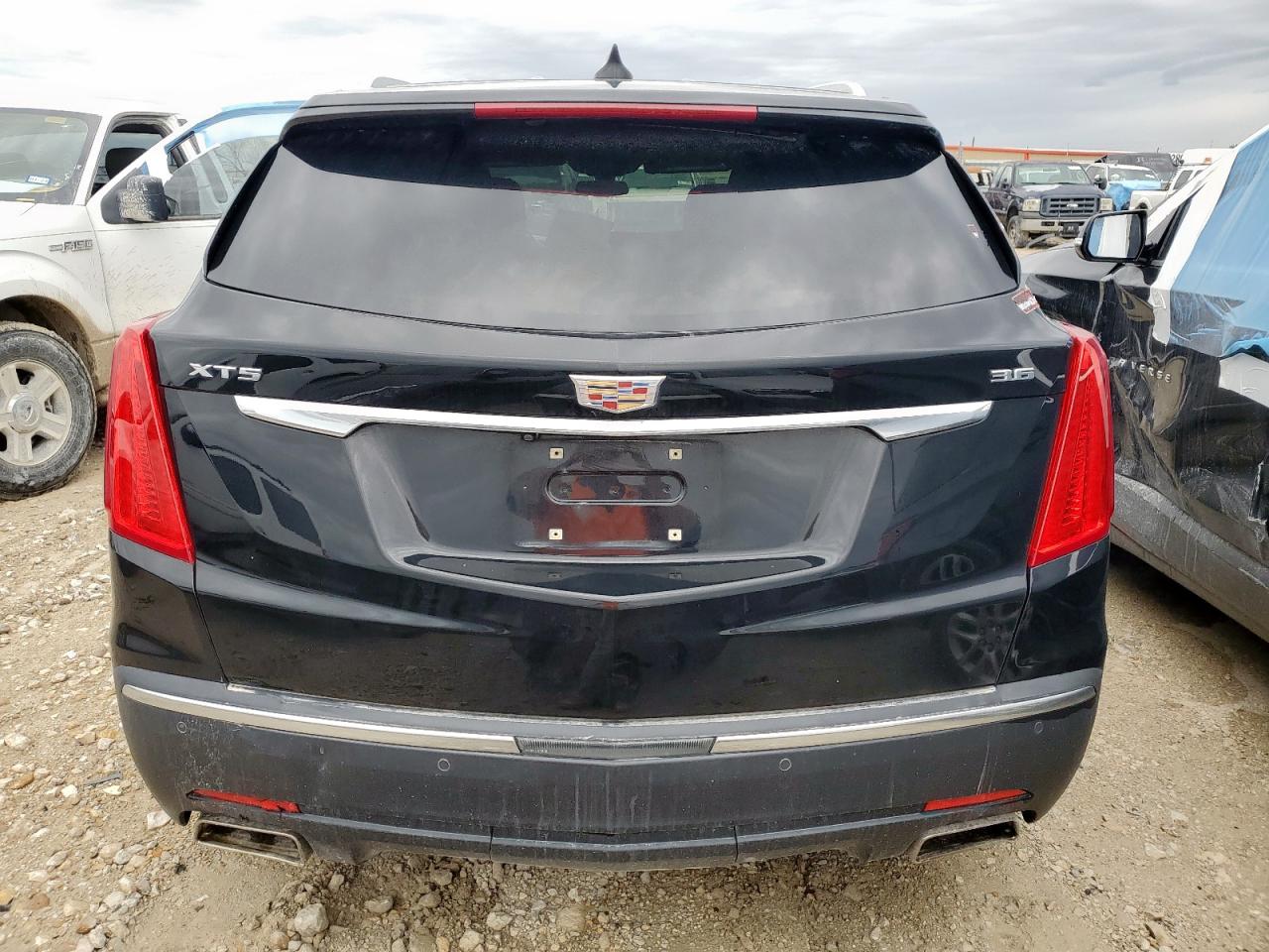 2018 Cadillac XT5 - Image 6