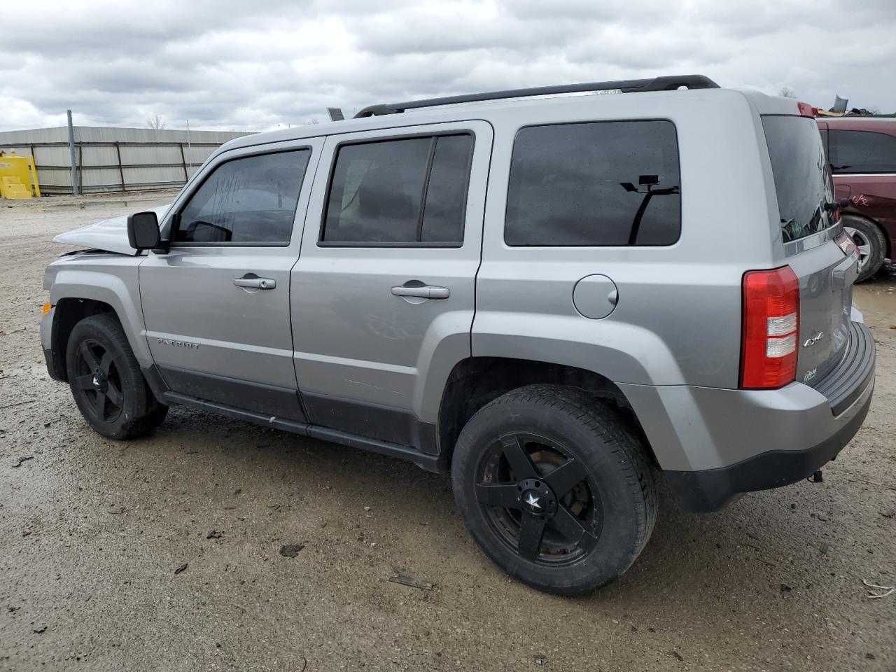2015 Jeep Liberty (Patriot) - Image 2