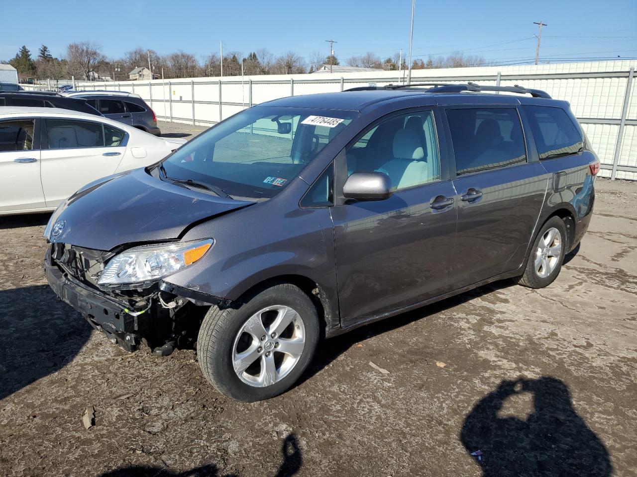 2017 Toyota Sienna - Image 1
