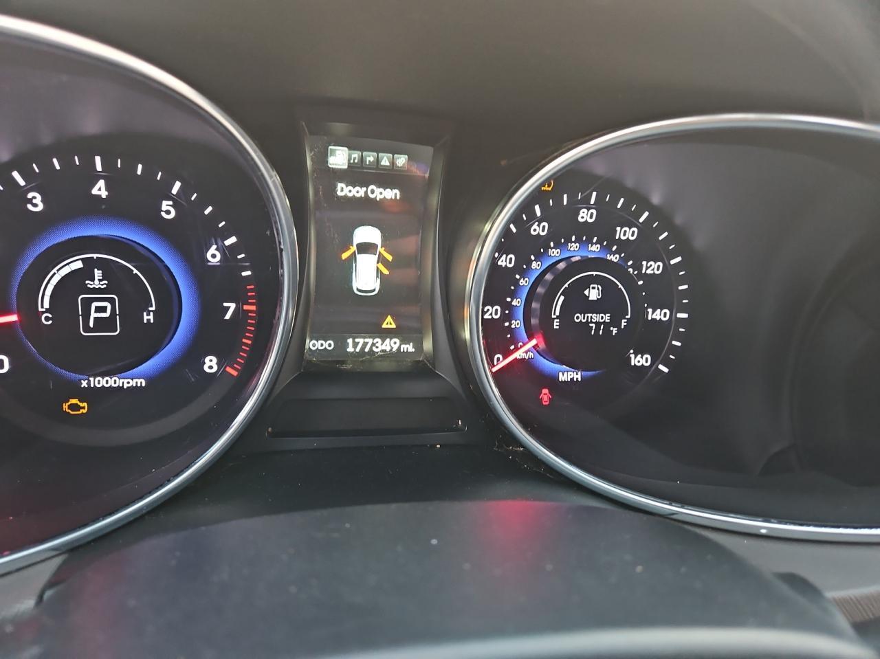 2015 Hyundai Santa Fe - Image 8