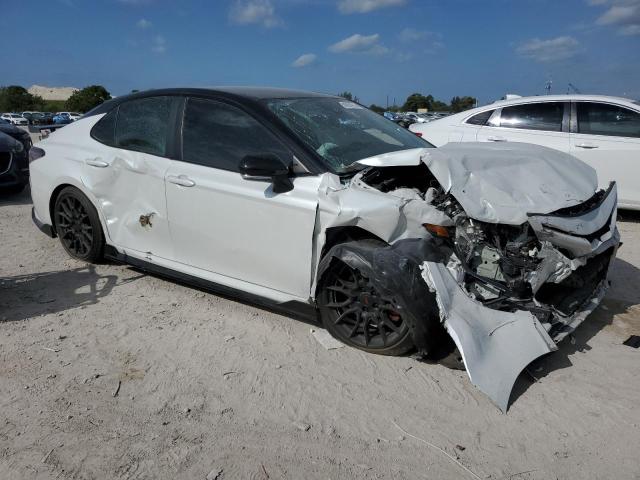  TOYOTA CAMRY 2022 Белый