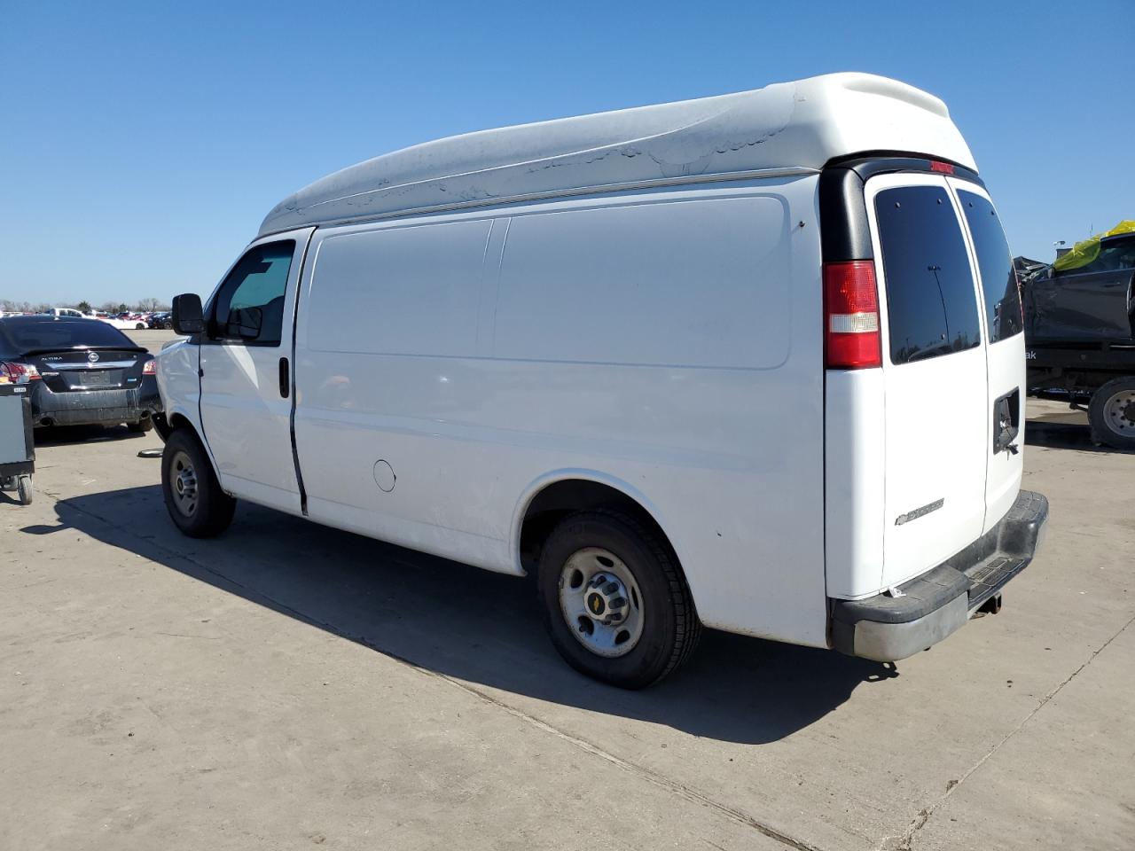 2008 Chevrolet Express - Image 2