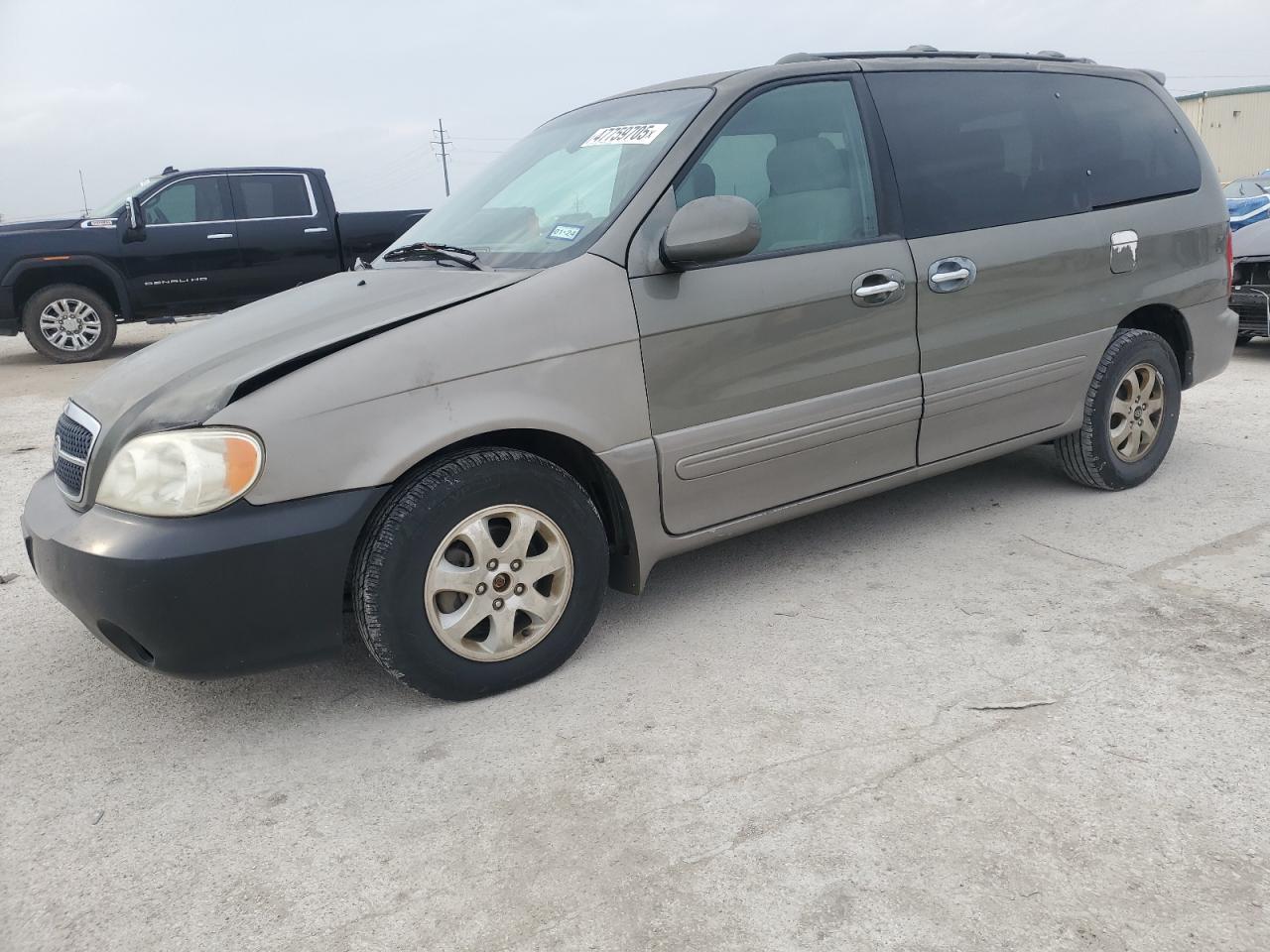 2005 Kia Sedona - Image 1