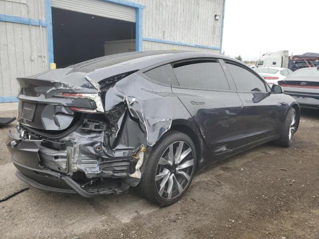 TESLA MODEL 3 2024 Szary