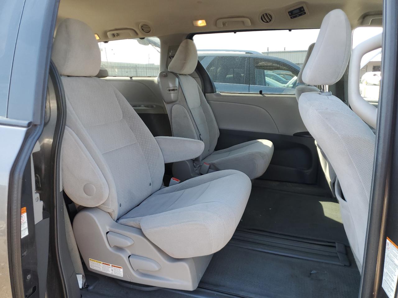 2015 Toyota Sienna - Image 11
