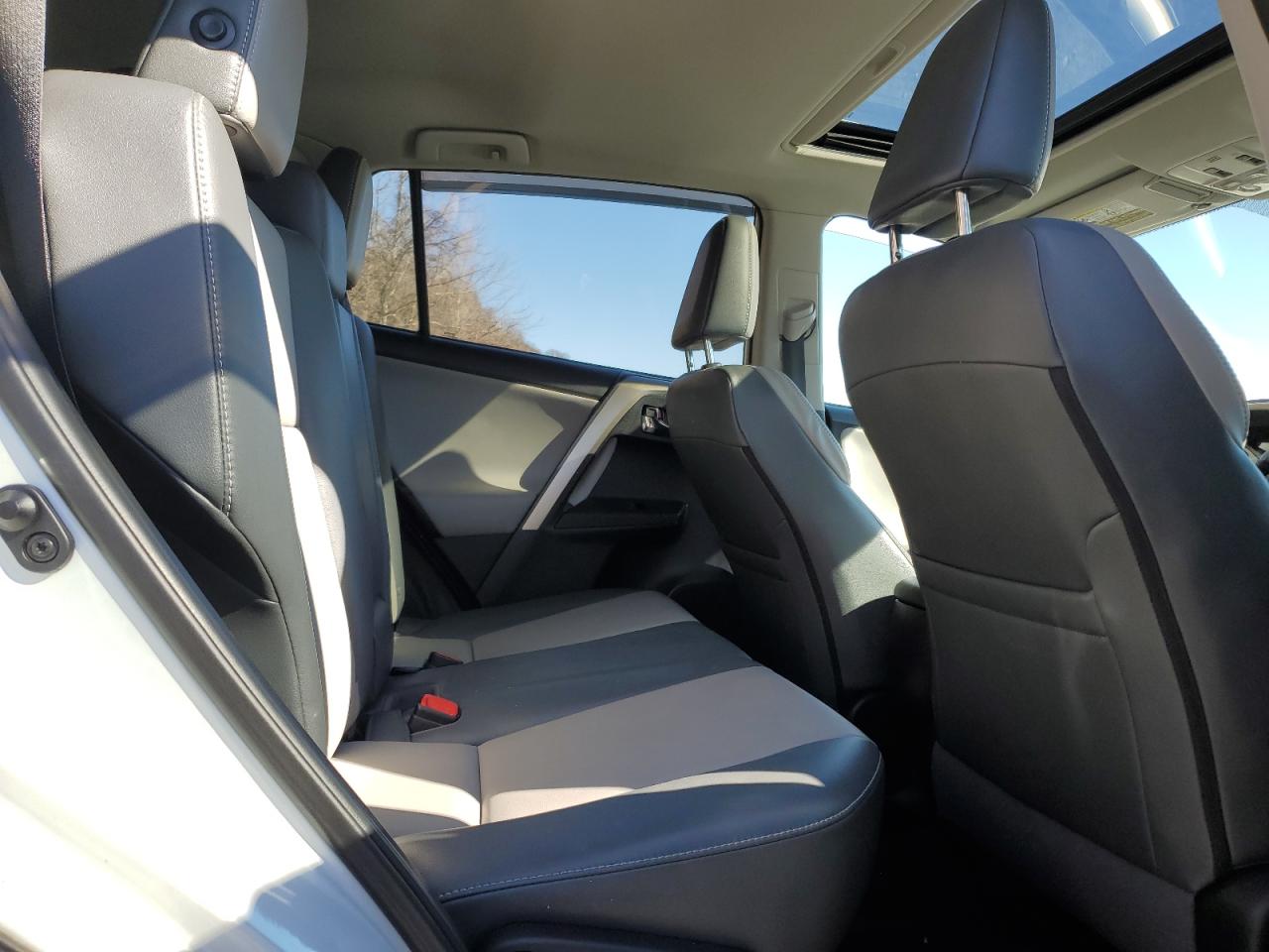 2014 Toyota RAV 4 - Image 11