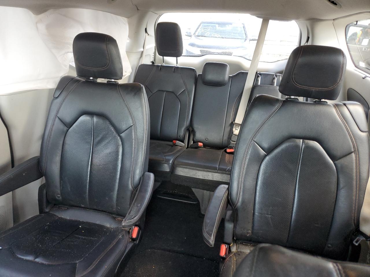 2018 Chrysler Pacifica - Image 10