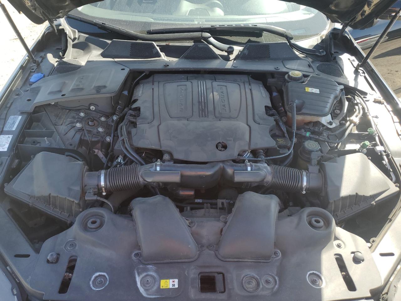 2016 Jaguar XJ - Image 11