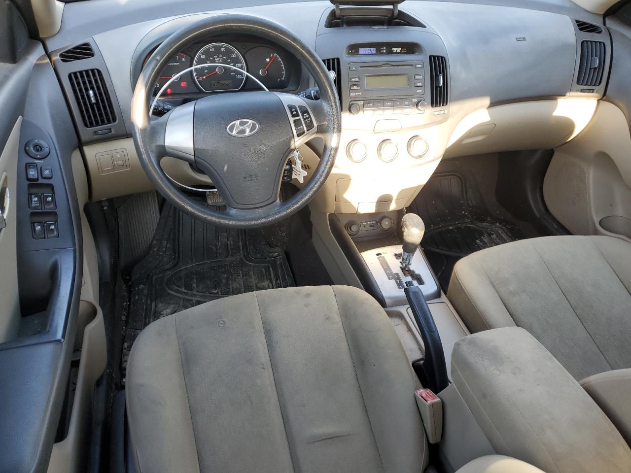 2010 Hyundai Elantra - Image 8