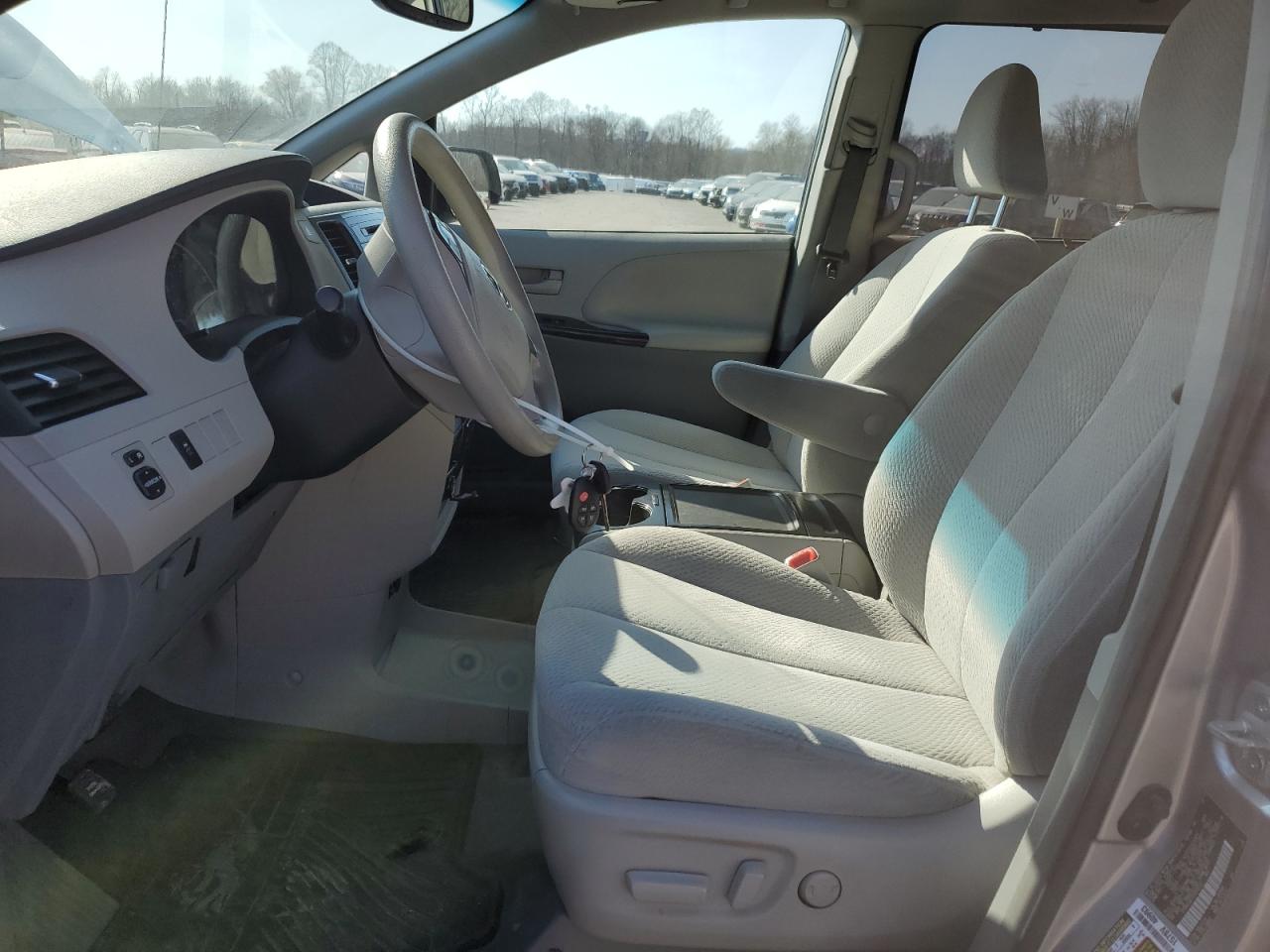 2013 Toyota Sienna - Image 7