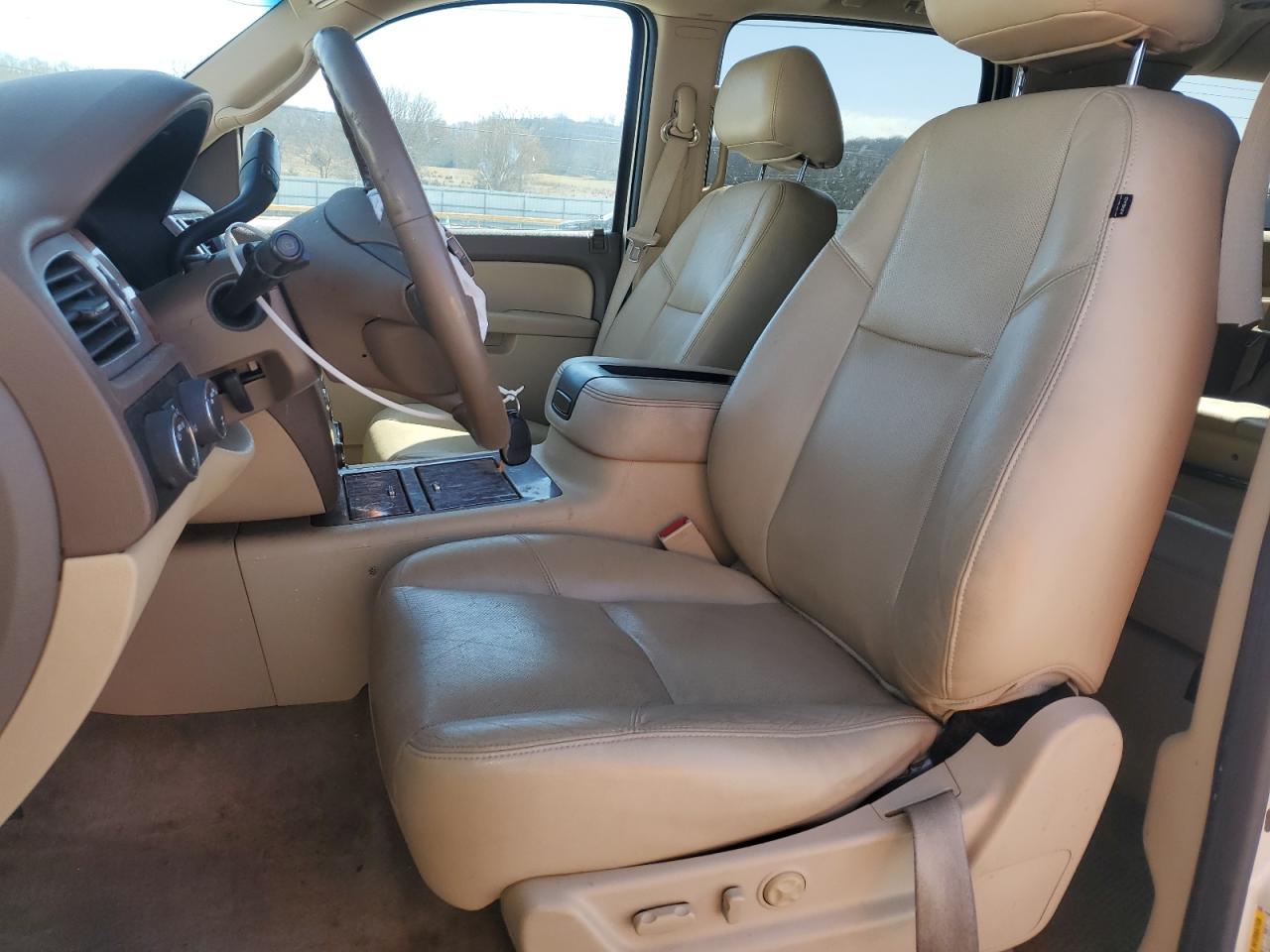 2014 Chevrolet Suburban - Image 7