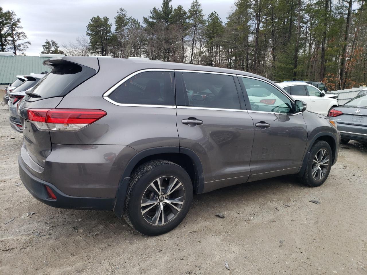 2017 Toyota Highlander - Image 3