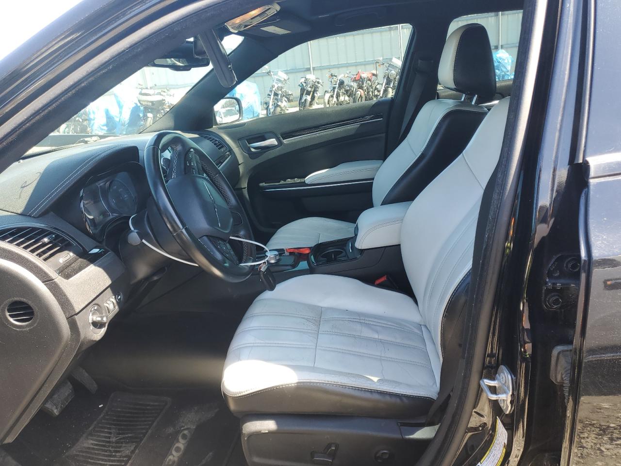 2017 Chrysler 300 - Image 7
