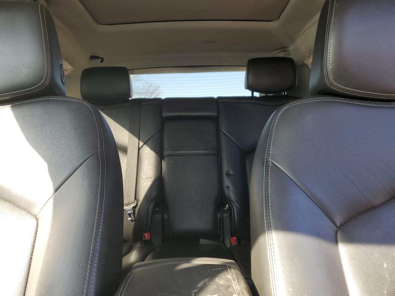 2015 Cadillac SRX - Image 10