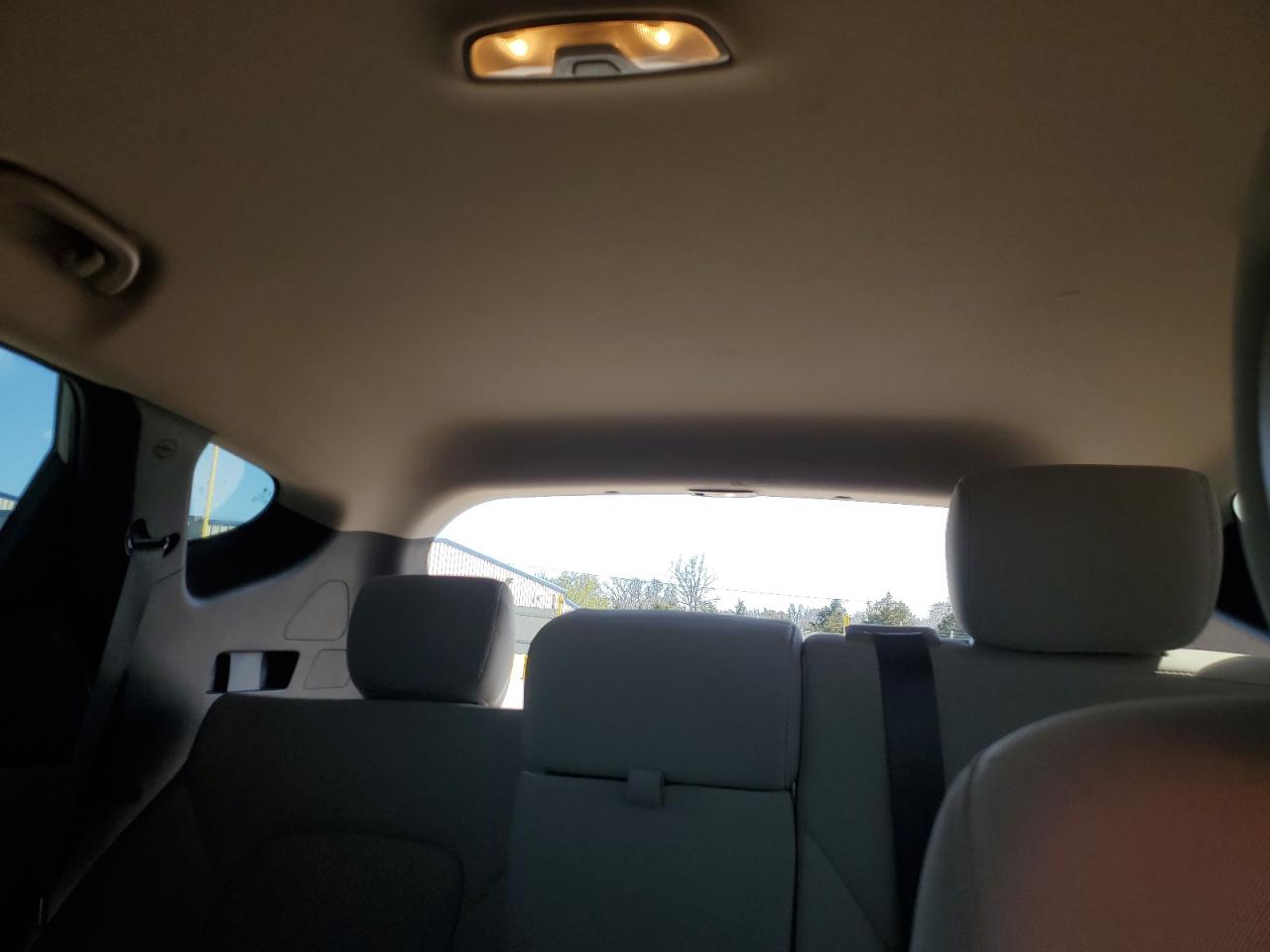 2017 Hyundai Santa Fe - Image 10