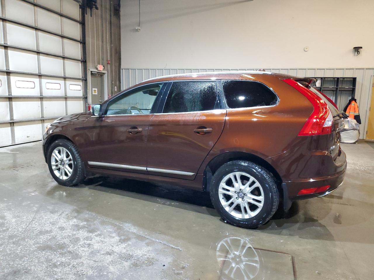 2015 Volvo XC60 - Image 2