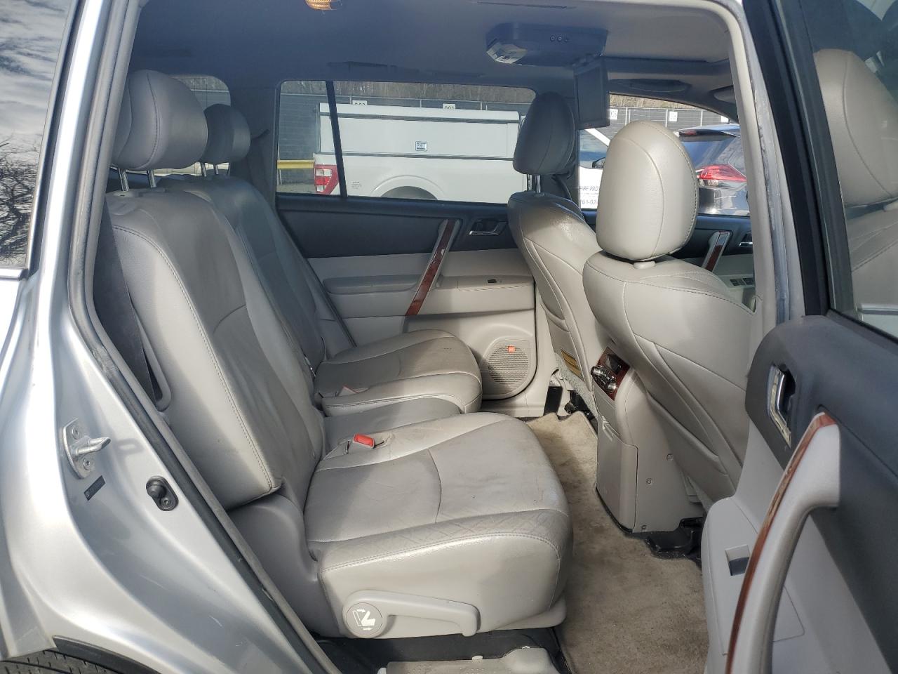 2011 Toyota Highlander - Image 11