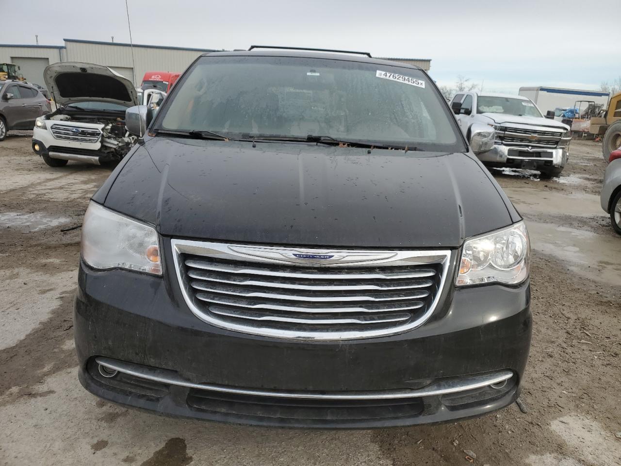 2015 Chrysler Town & Country - Image 5