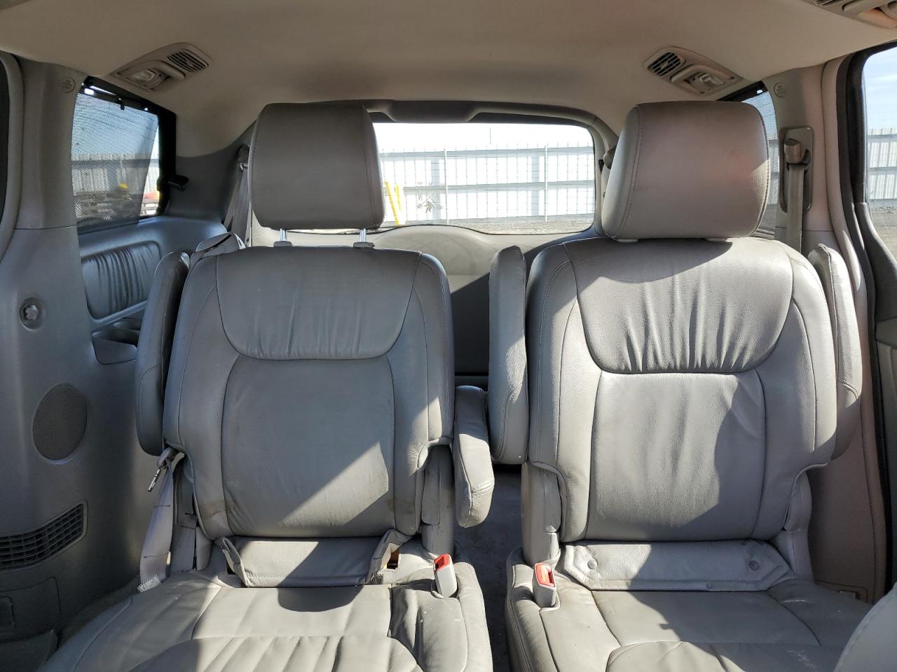2009 Toyota Sienna - Image 10