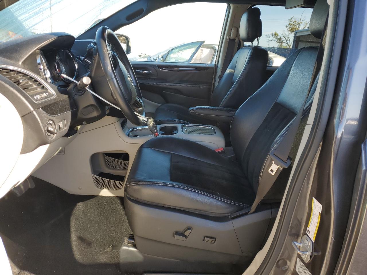2017 Dodge Caravan - Image 7