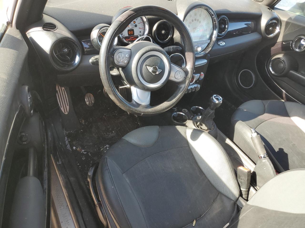 2010 MINI Cooper - Image 8