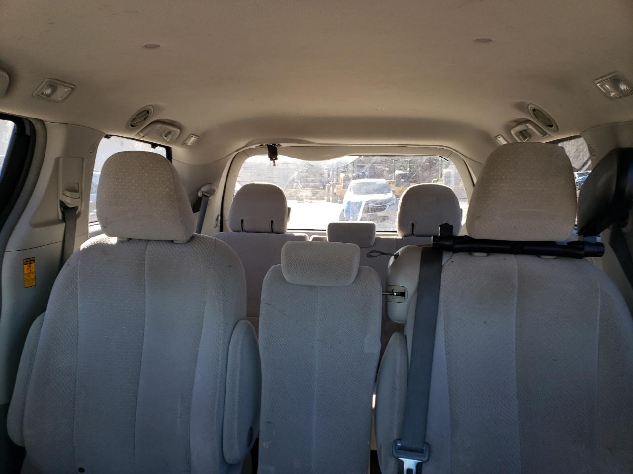 2014 Toyota Sienna - Image 10