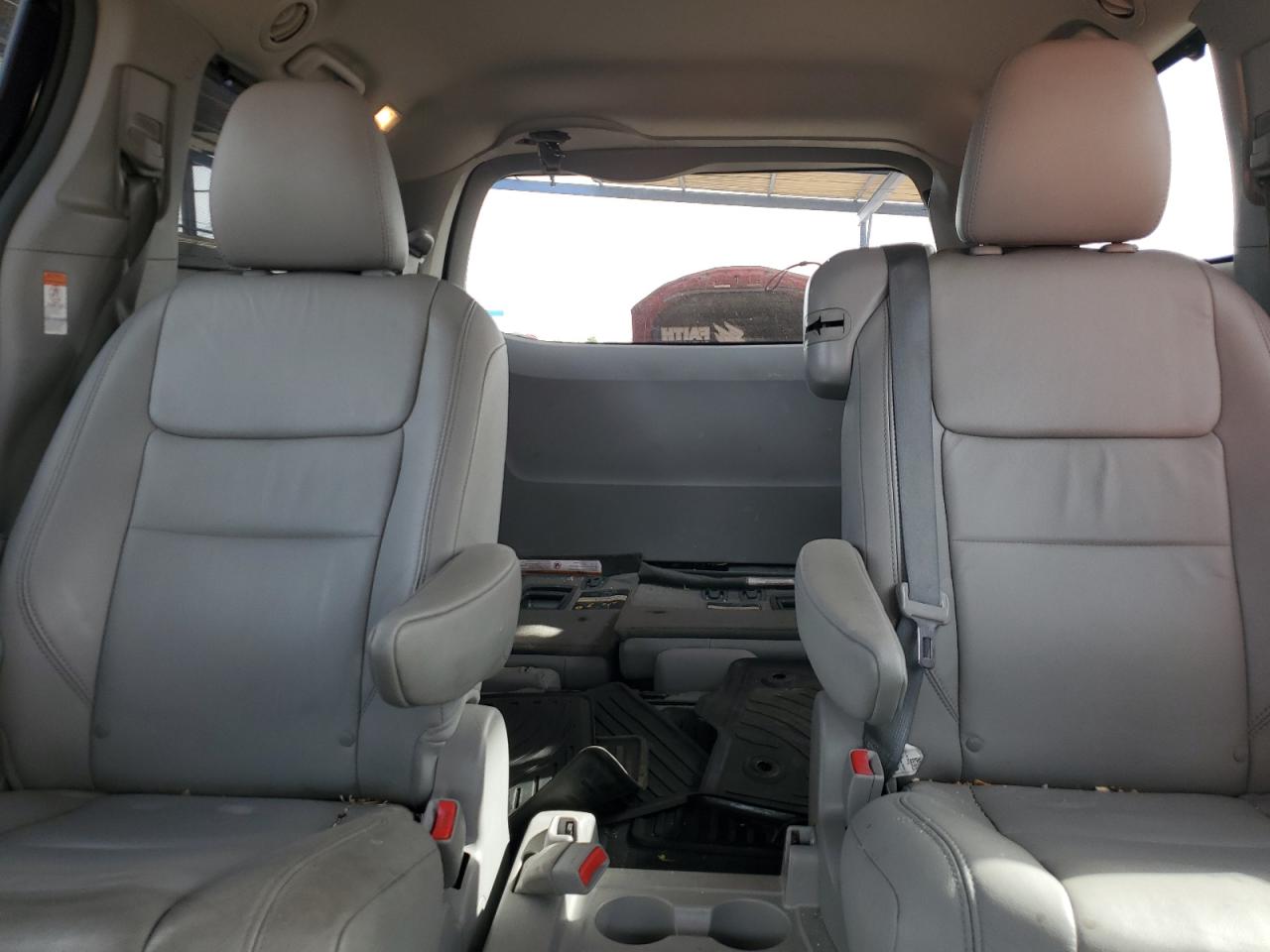 2017 Toyota Sienna - Image 10
