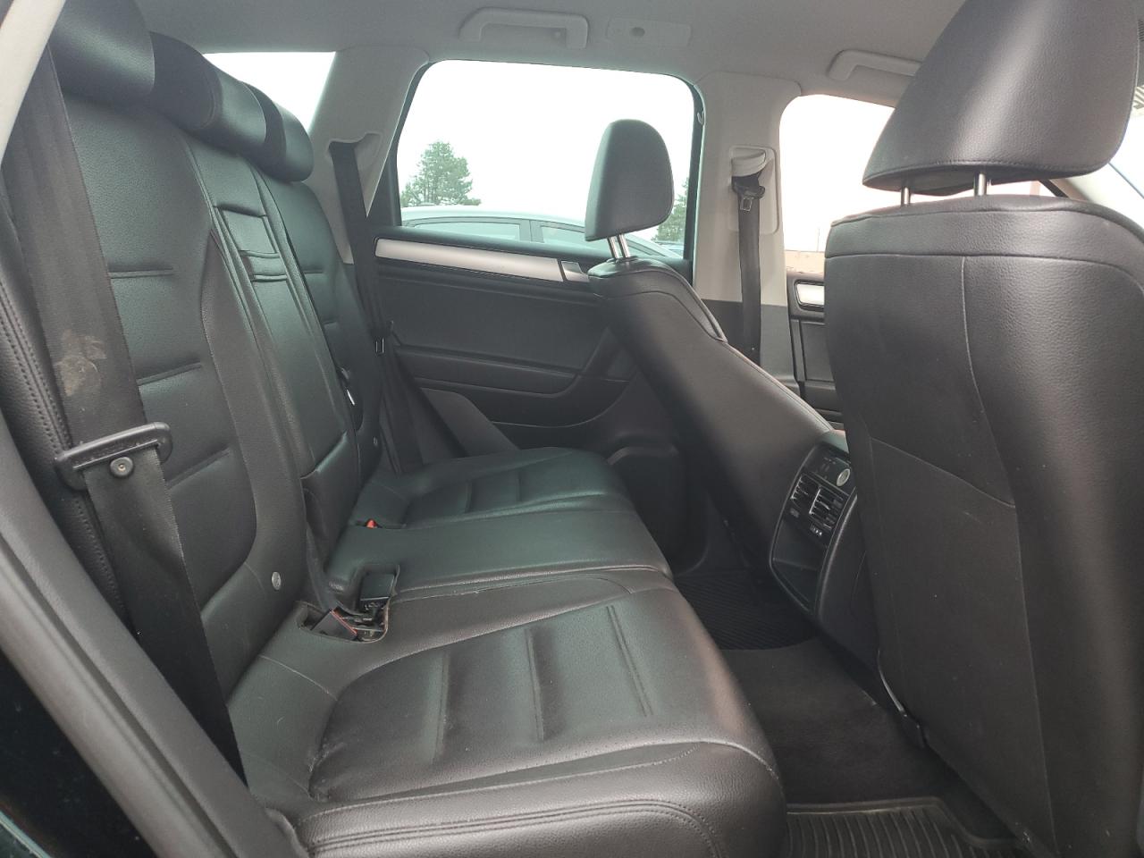 2014 Volkswagen Touareg - Image 11