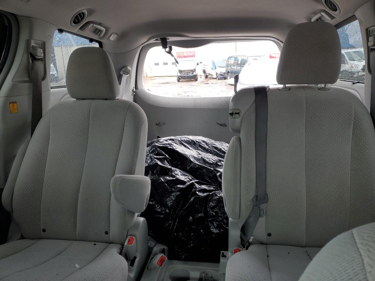 2013 Toyota Sienna - Image 10