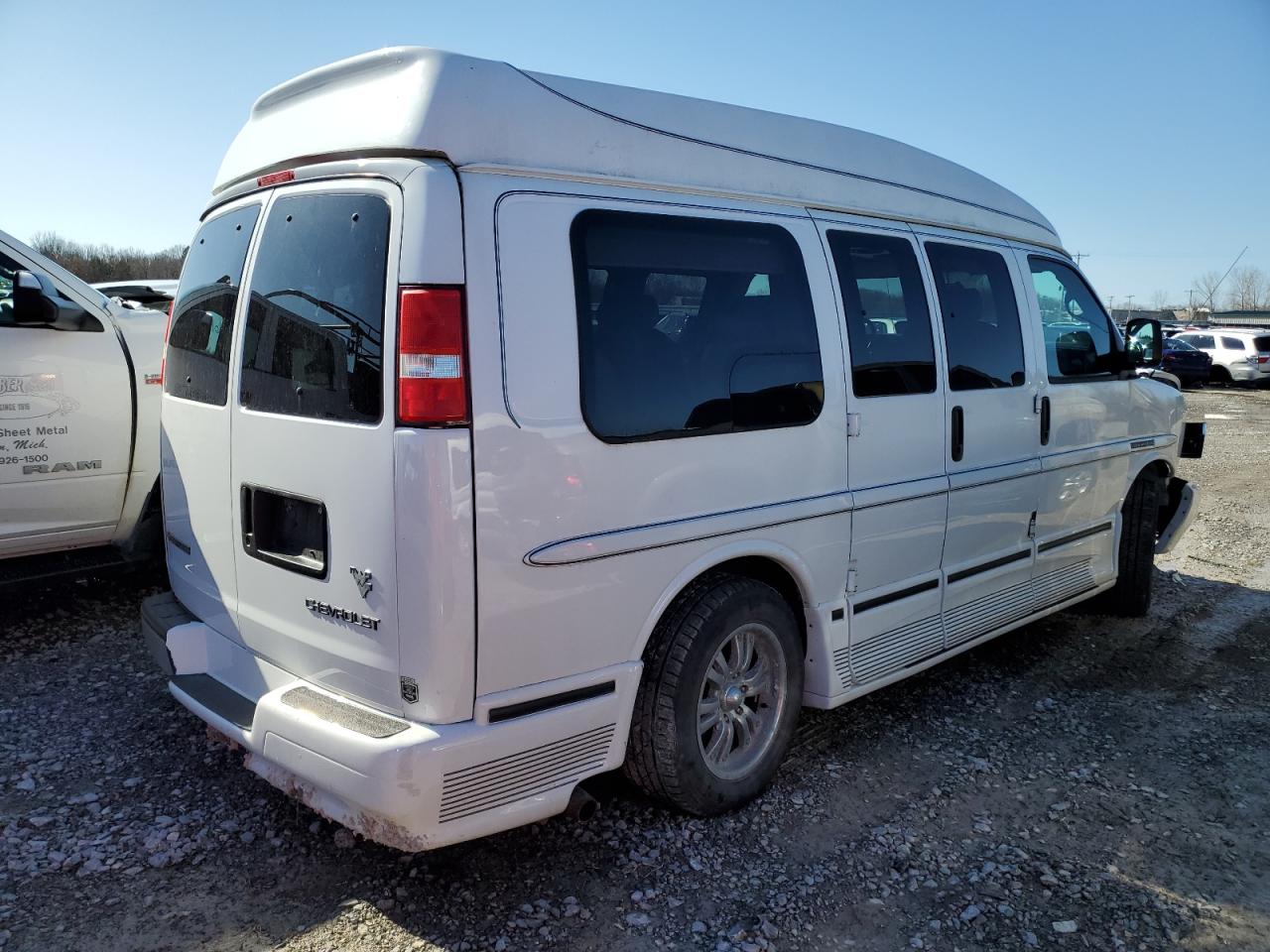 2005 Chevrolet Express - Image 3