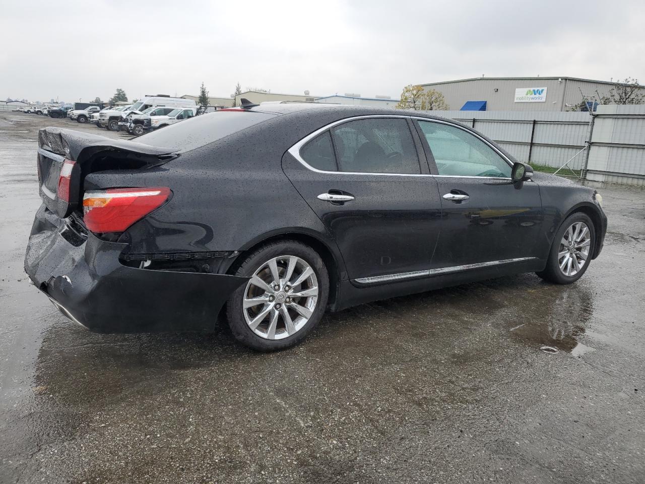 2011 Lexus LS - Image 3