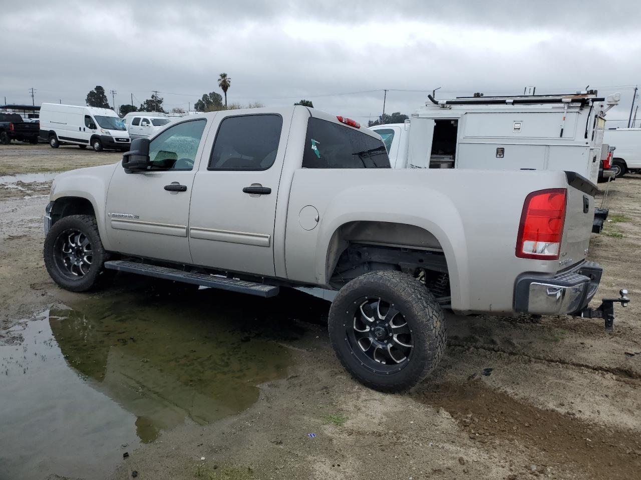 2009 GMC Sierra - Image 2
