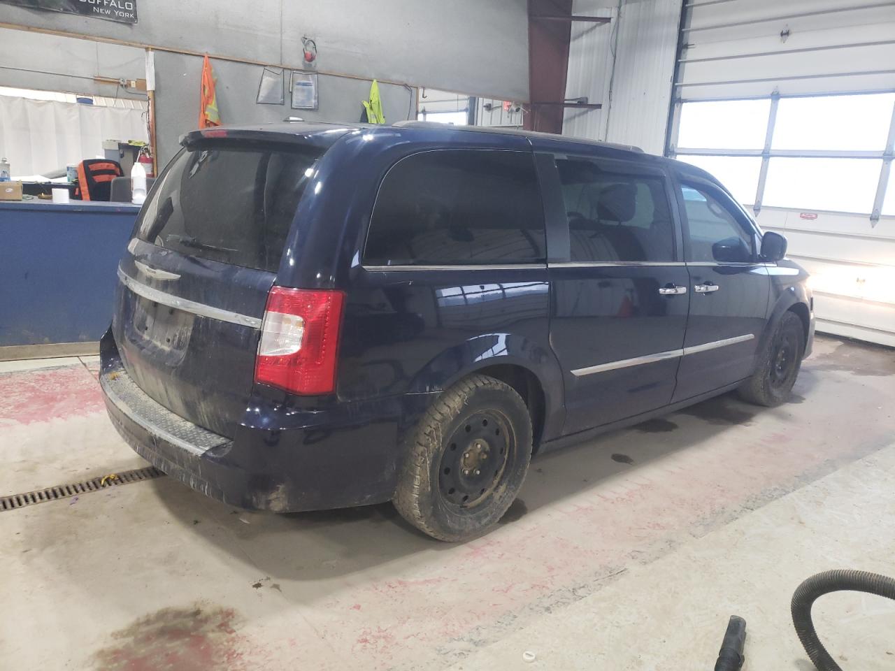 2015 Chrysler Town & Country - Image 3