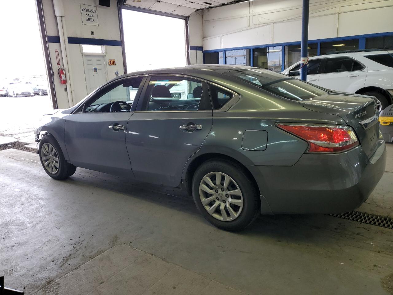 2015 Nissan Altima - Image 2