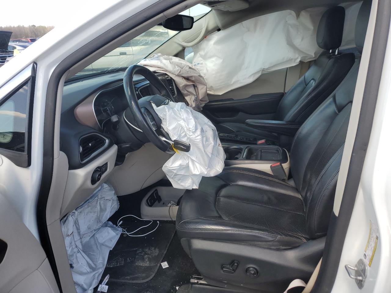 2018 Chrysler Pacifica - Image 7