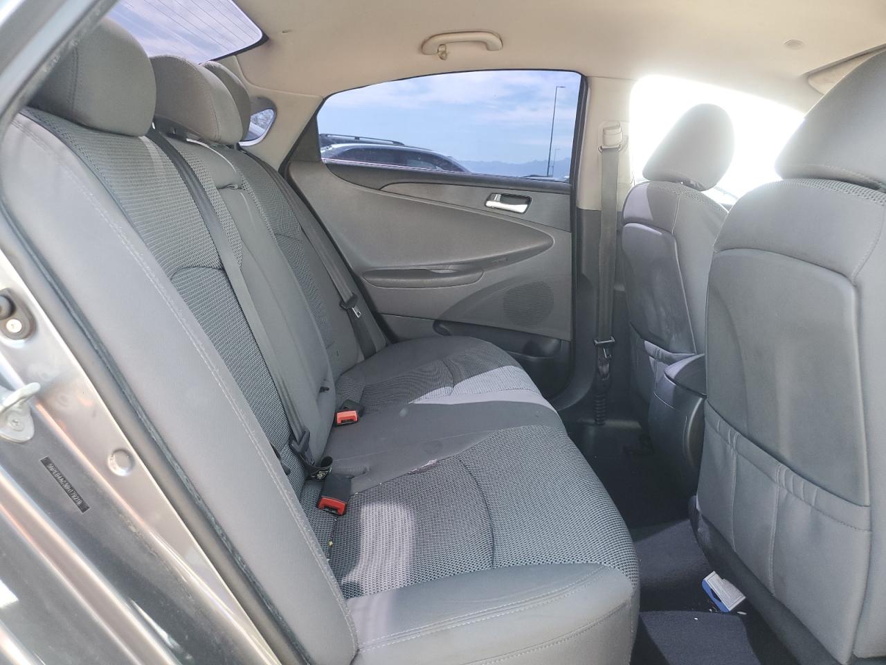 2011 Hyundai Sonata - Image 10