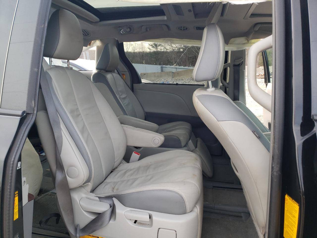2014 Toyota Sienna - Image 11