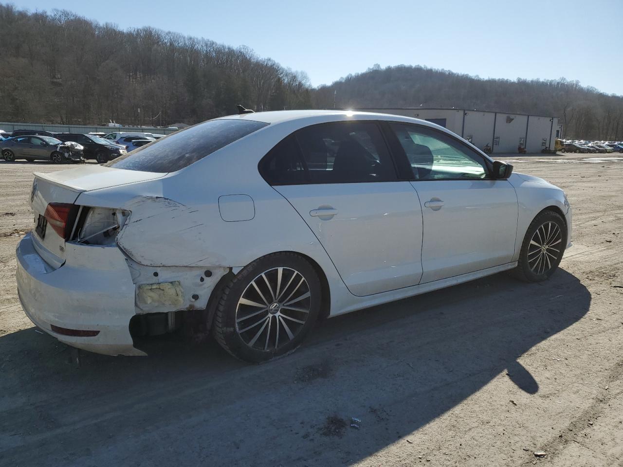 2016 Volkswagen Jetta - Image 3