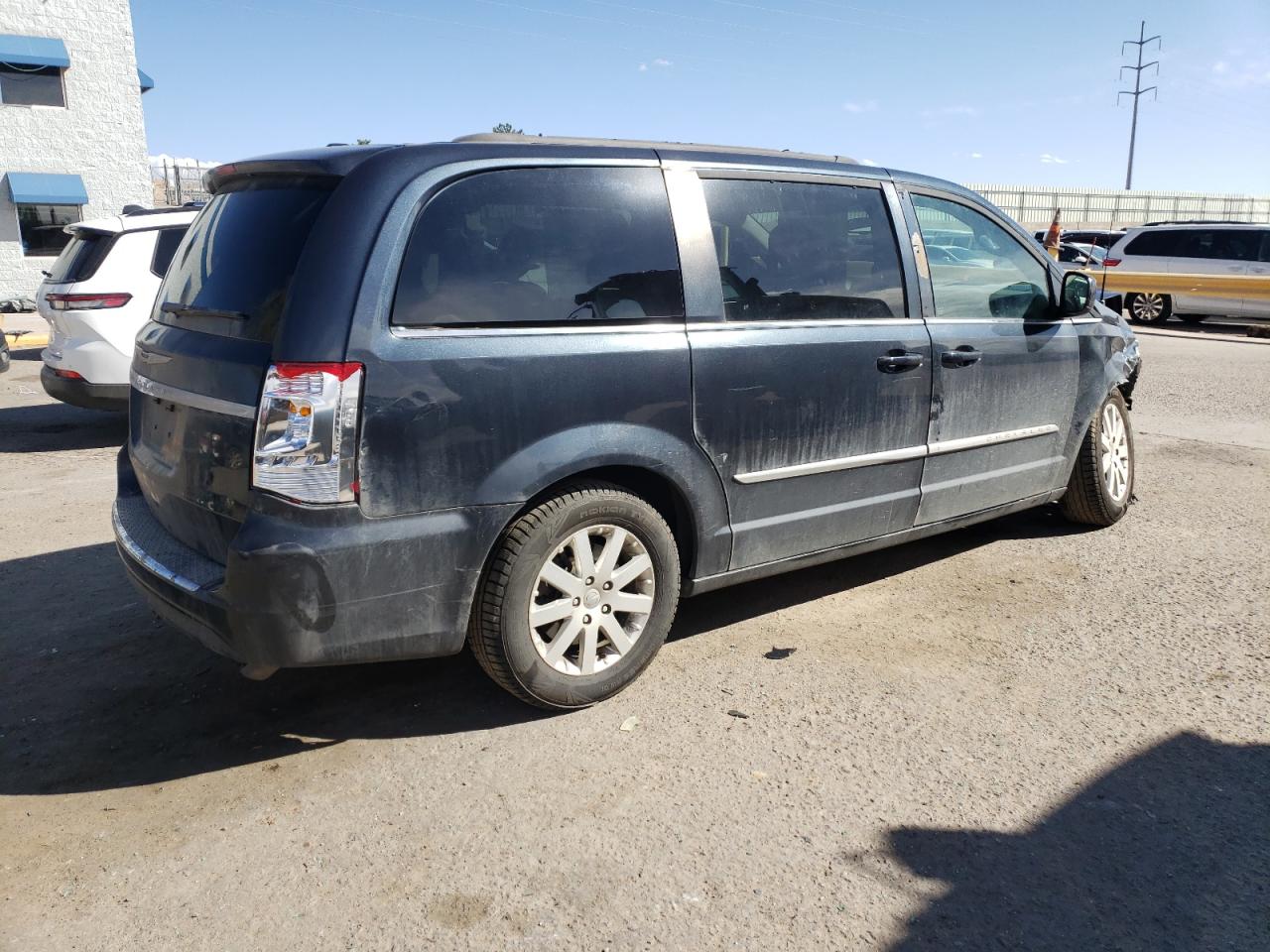 2014 Chrysler Town & Country - Image 3