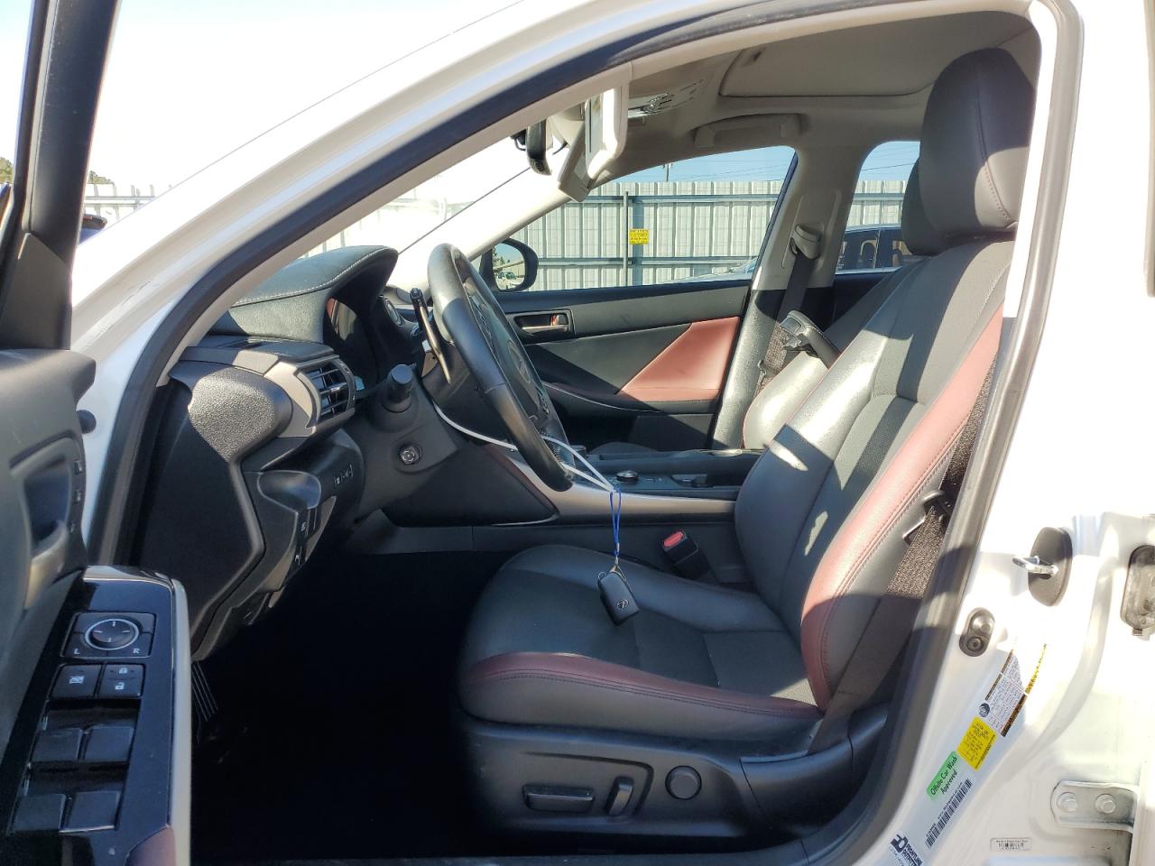 2019 Lexus IS - Image 7