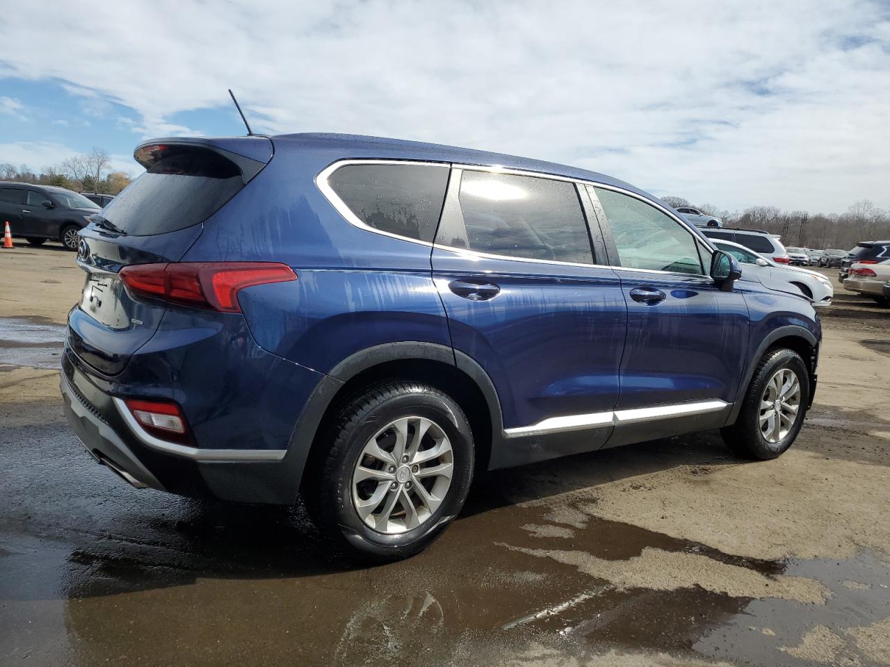 2019 Hyundai Santa Fe - Image 3