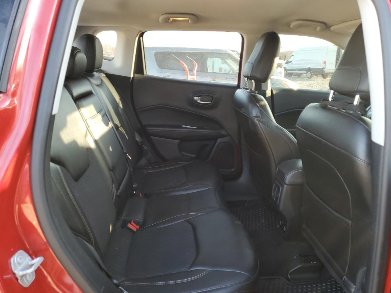 2018 Jeep Compass - Image 11