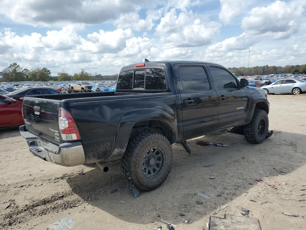 2015 Toyota Tacoma - Image 3