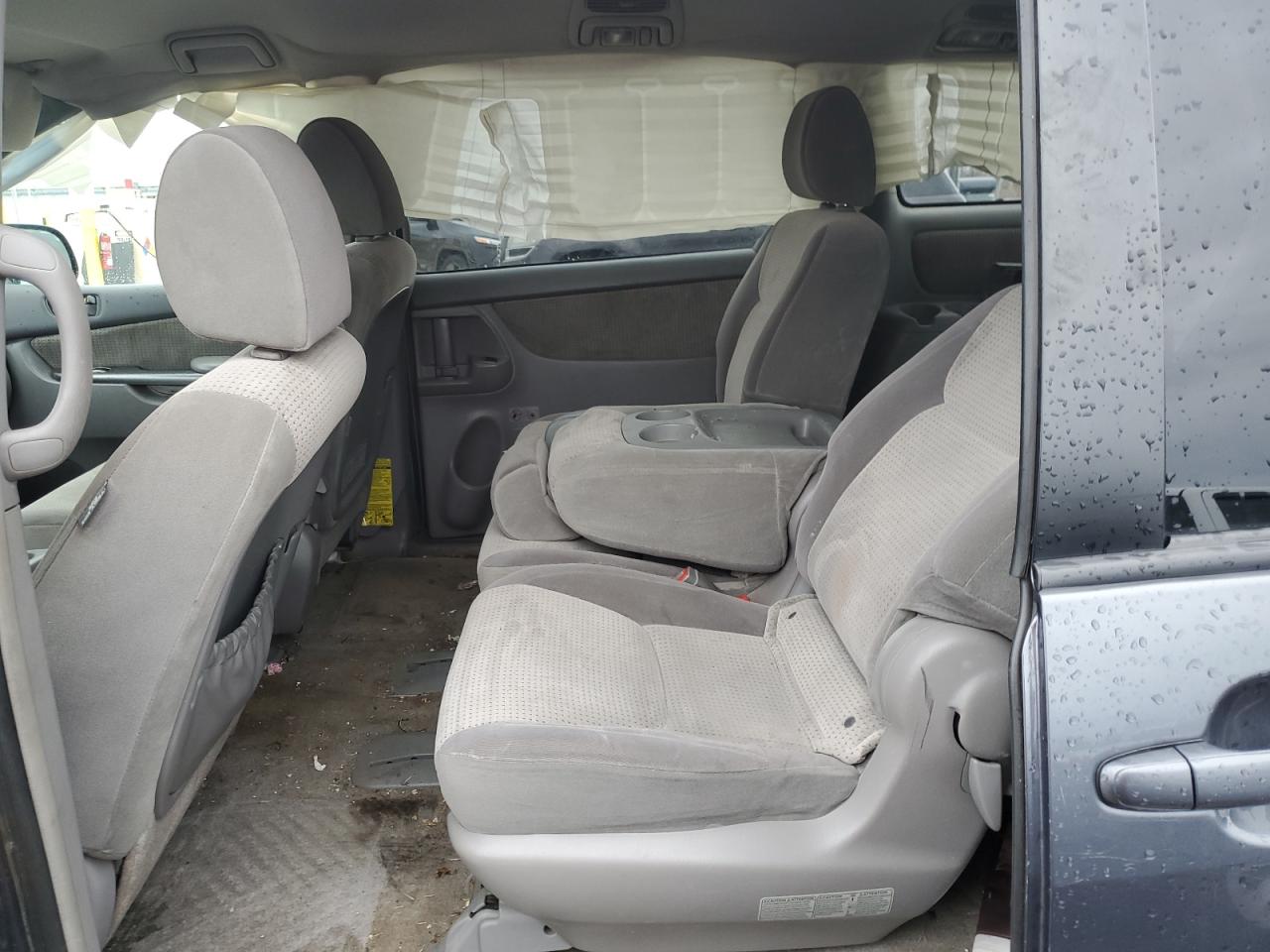 2009 Toyota Sienna - Image 11