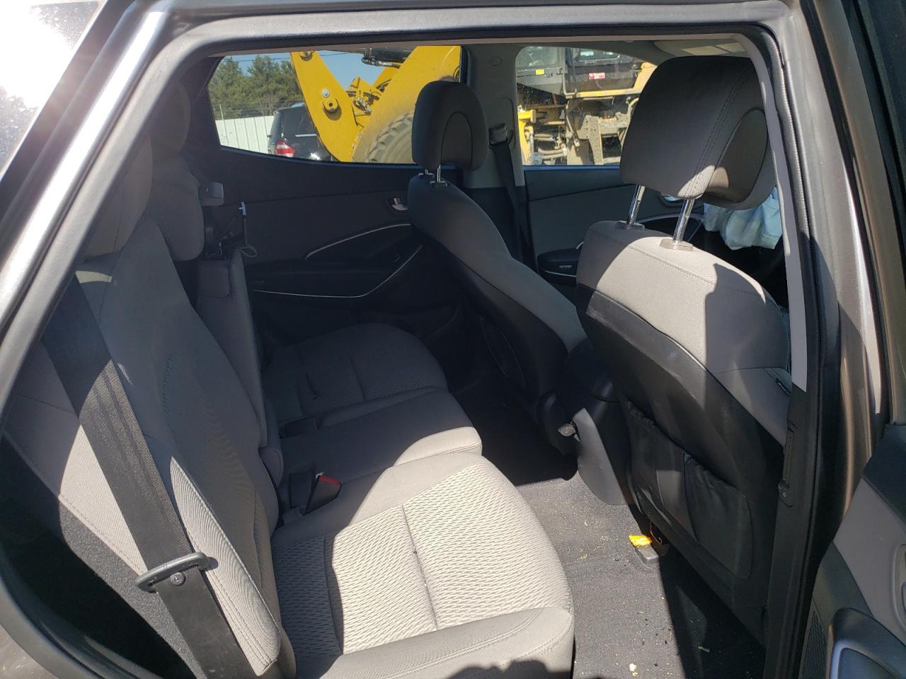 2017 Hyundai Santa Fe - Image 10