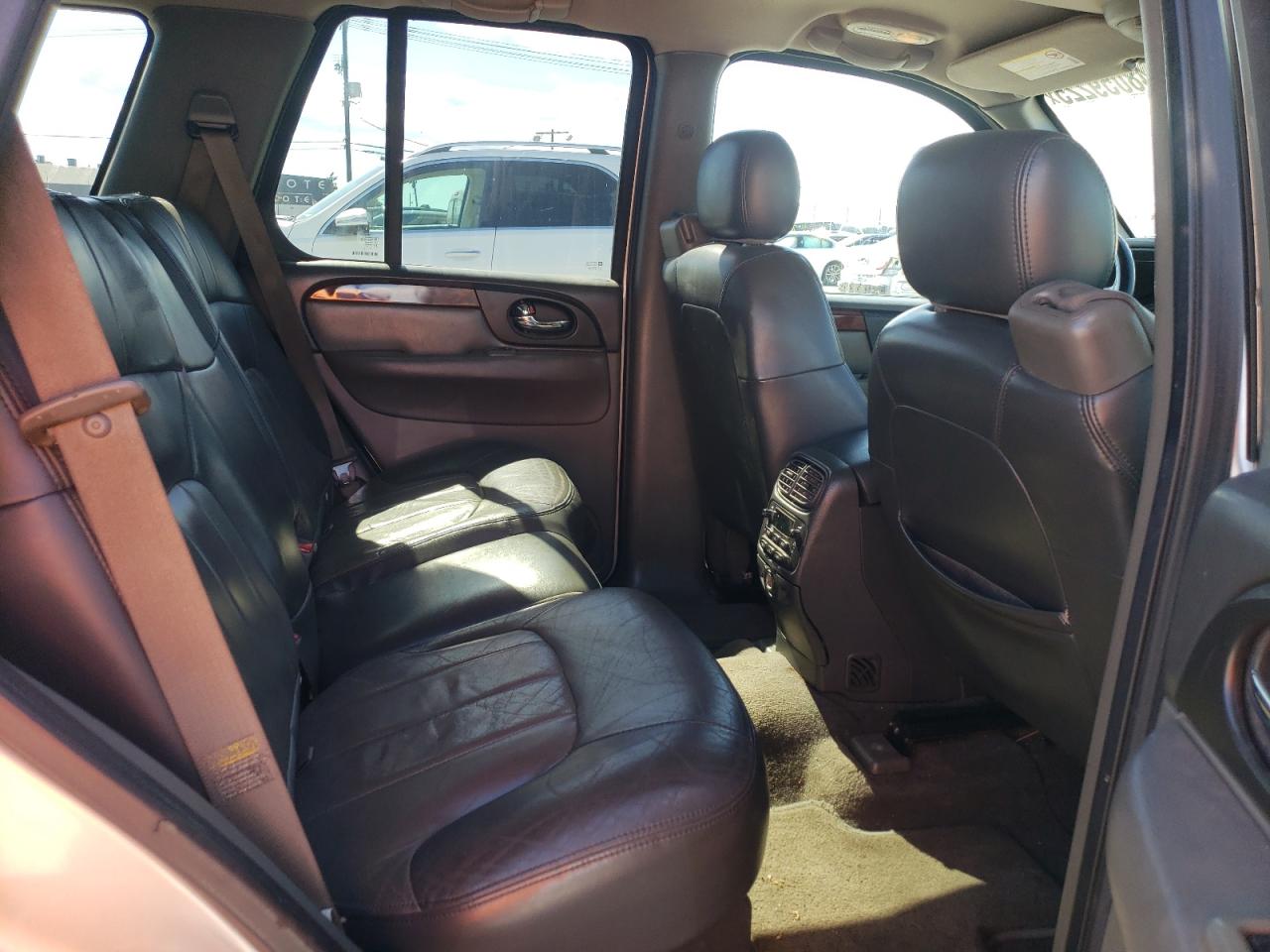 2004 GMC Envoy - Image 11