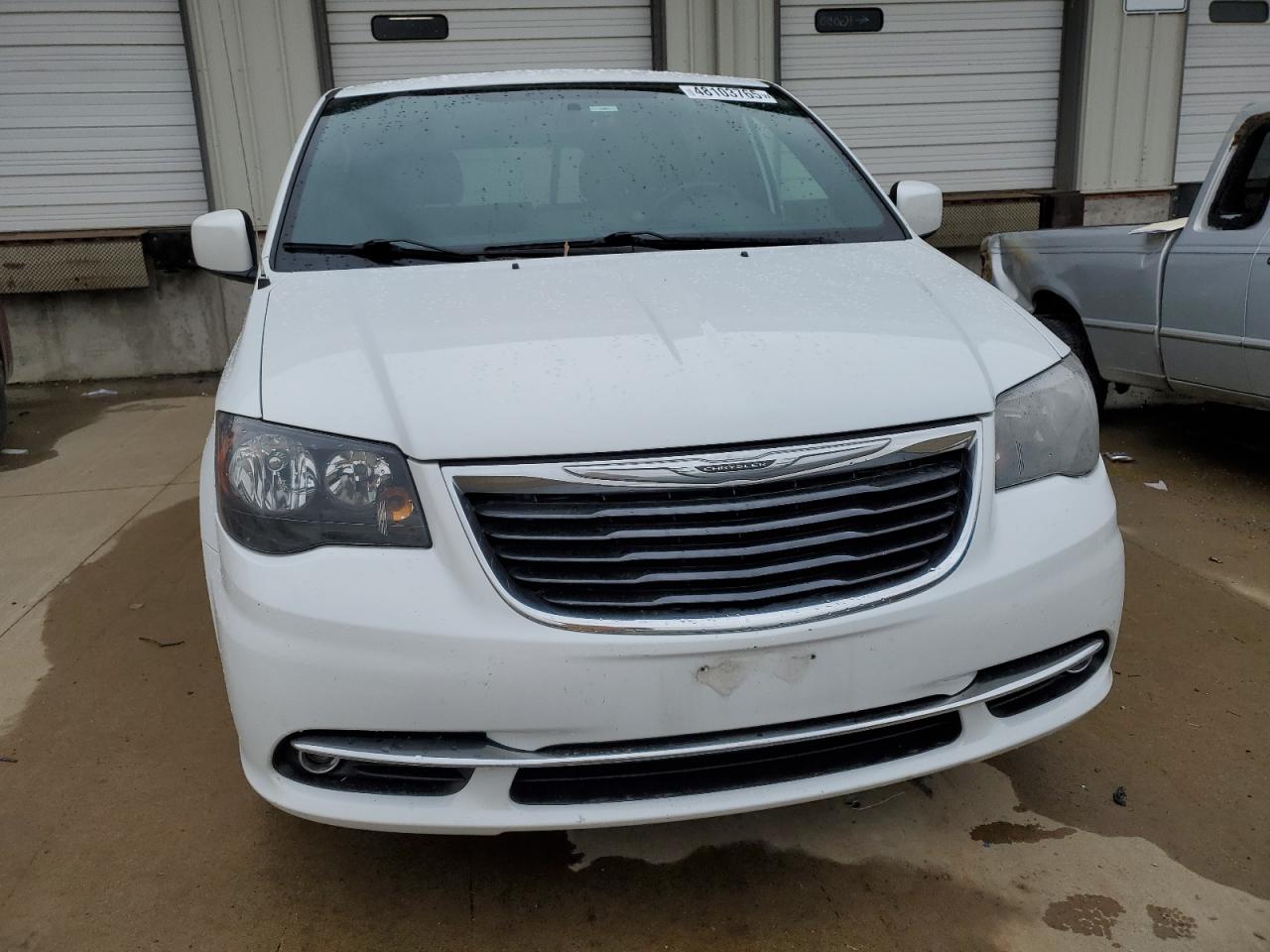 2015 Chrysler Town & Country - Image 5