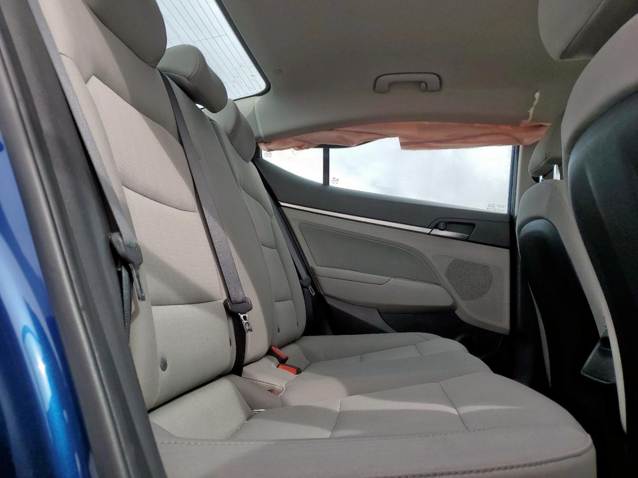 2017 Hyundai Elantra - Image 10