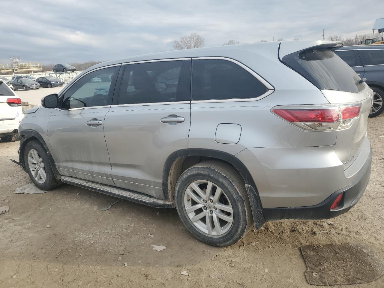 2015 Toyota Highlander - Image 2